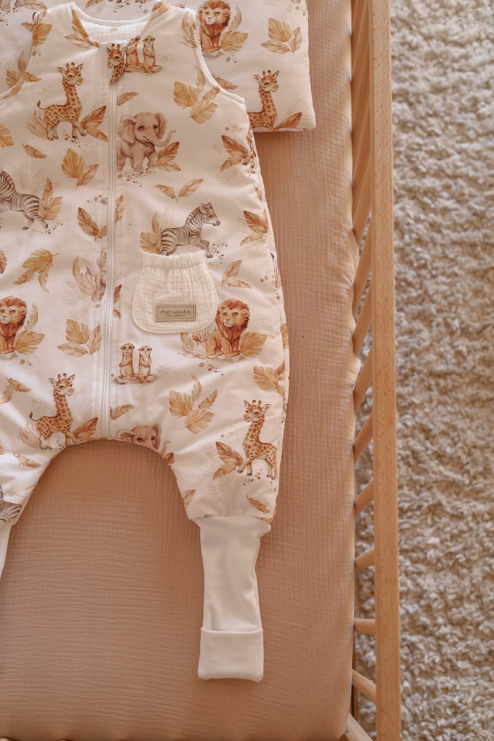 Gigoteuse a pieds avec coussin Safari – MotulinKa – Image 2